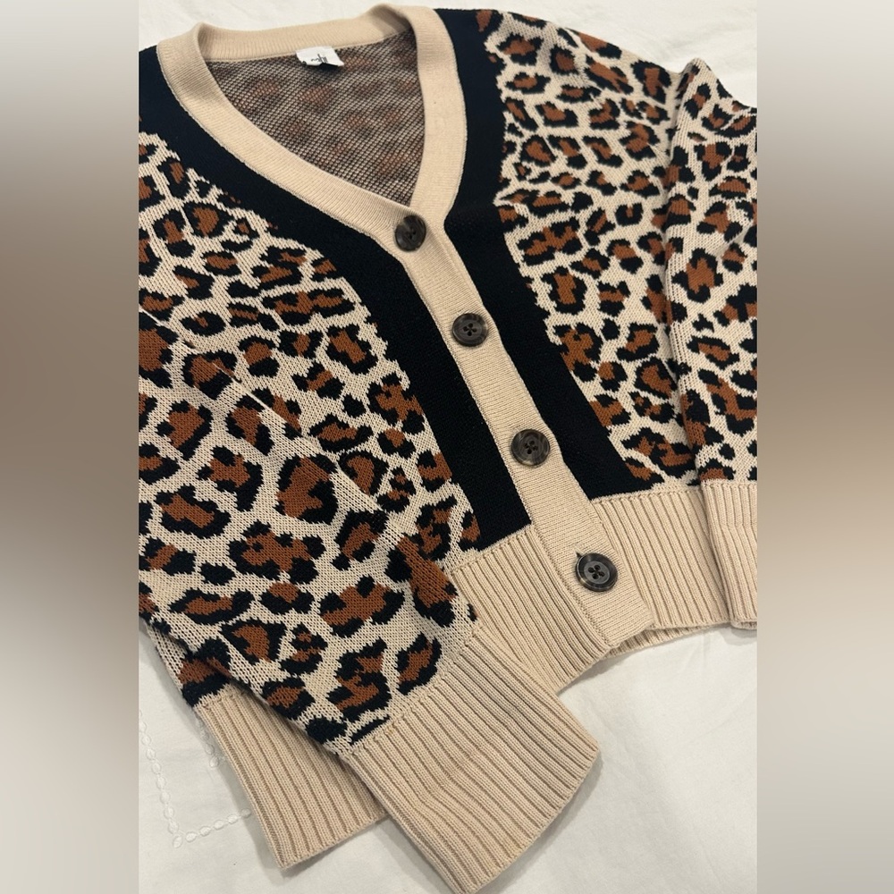 CAbi Cream and Black Leopard Print Cardigan Sweater Sz M - Picture 4 of 10